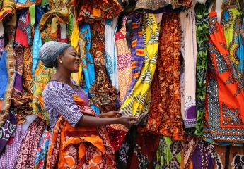 Afrikanische Textilien / Alexander Sarlay / CC BY-SA 4.0